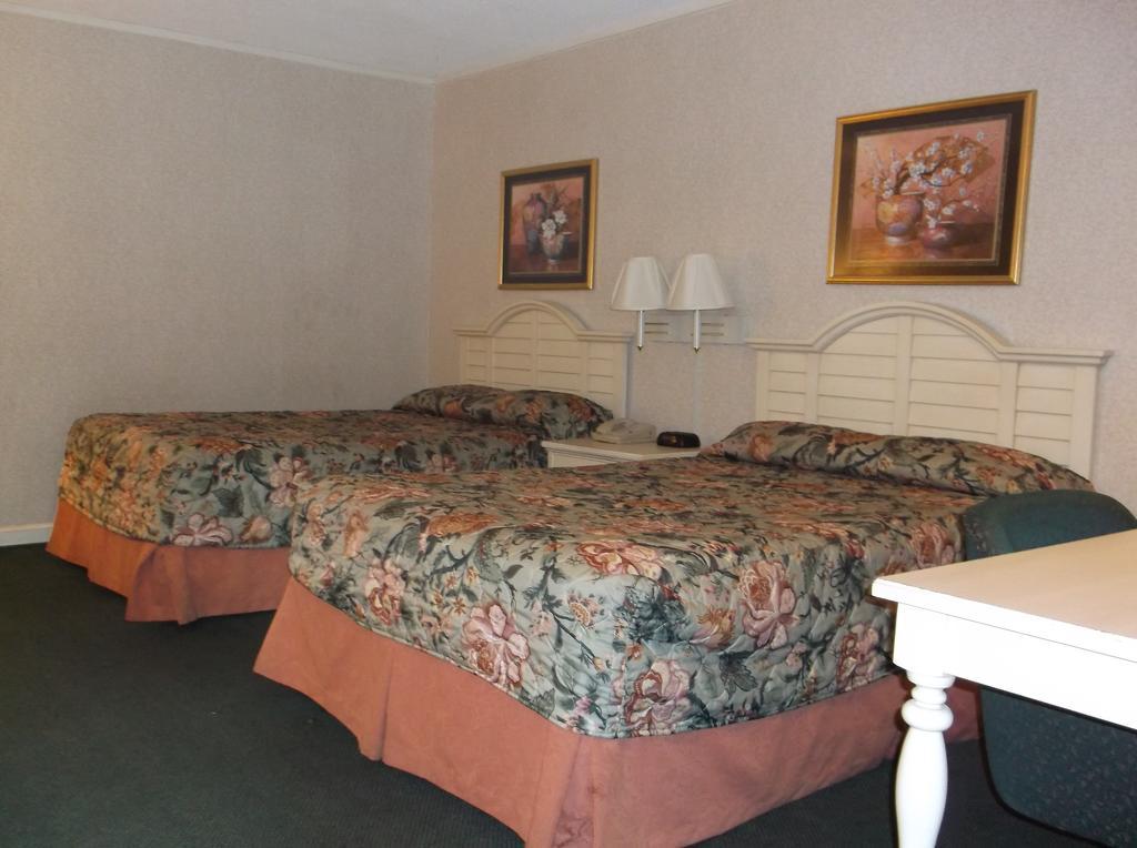 Azalea Inn & Suites Wilmington Oda fotoğraf